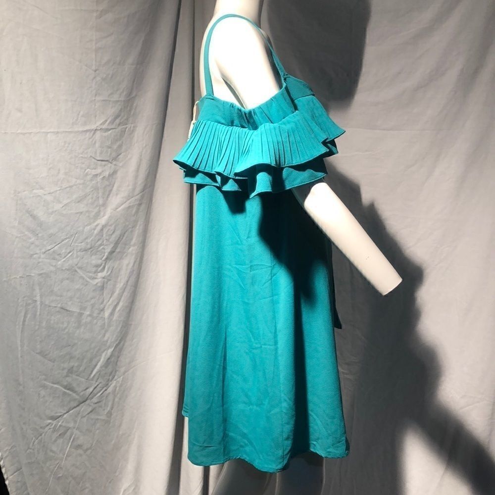 Entro Cold Shoulder Tunic - Picture 3 of 6